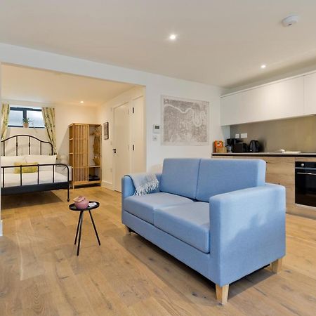 Luxury One Bedroom Greenwich Studio Apartment Near Canary Wharf By Underthedoormat Лондон Экстерьер фото