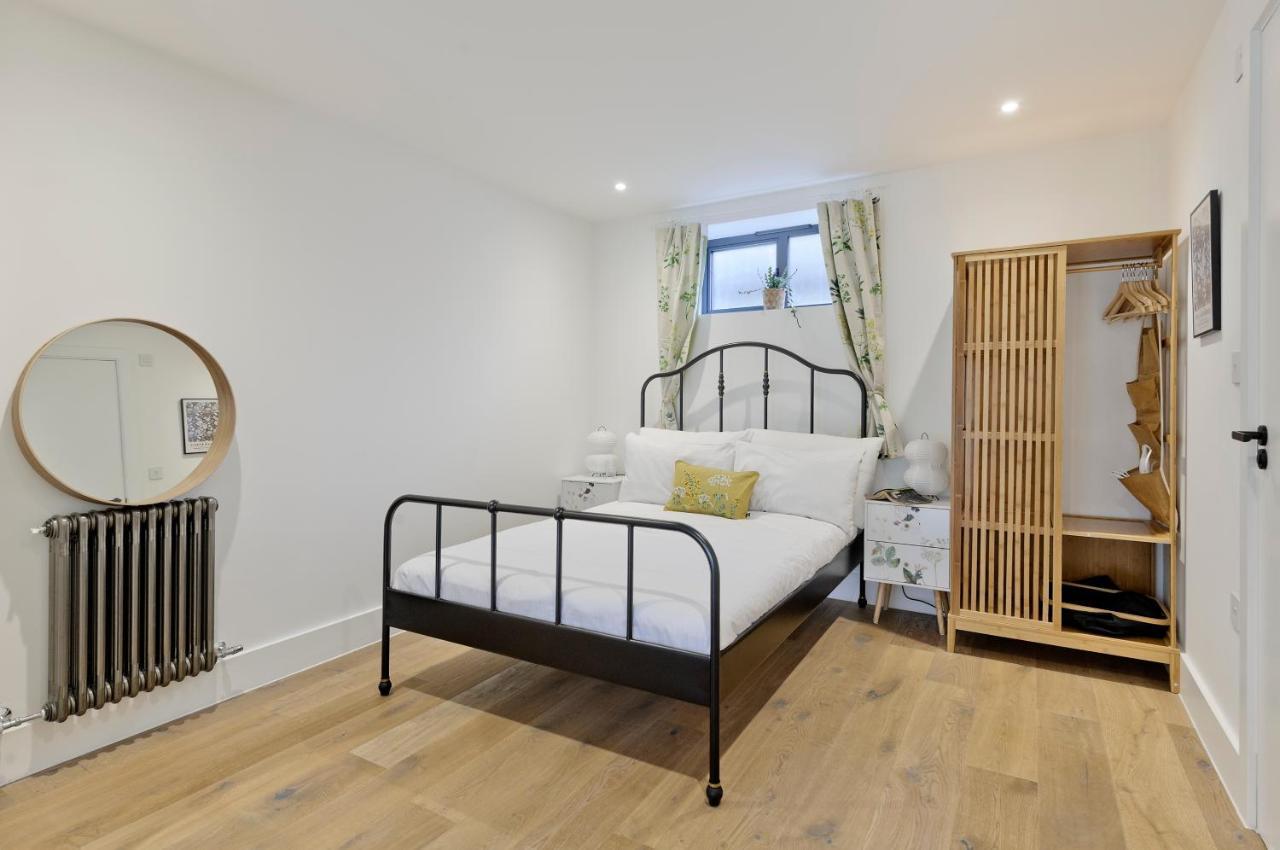 Luxury One Bedroom Greenwich Studio Apartment Near Canary Wharf By Underthedoormat Лондон Экстерьер фото